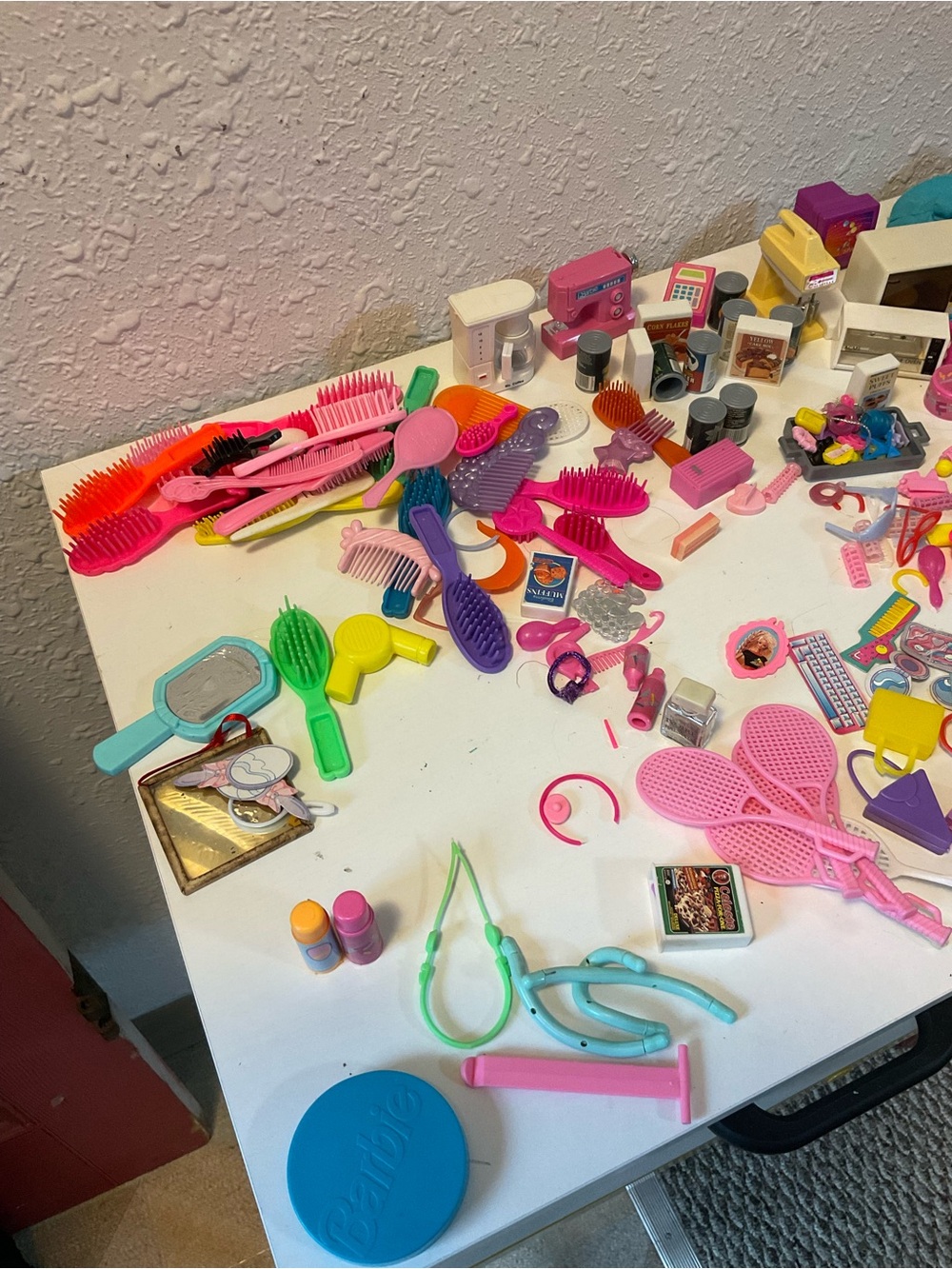 Huge Lot Of Vintage Barbie Accessories - Picture 7 of 11